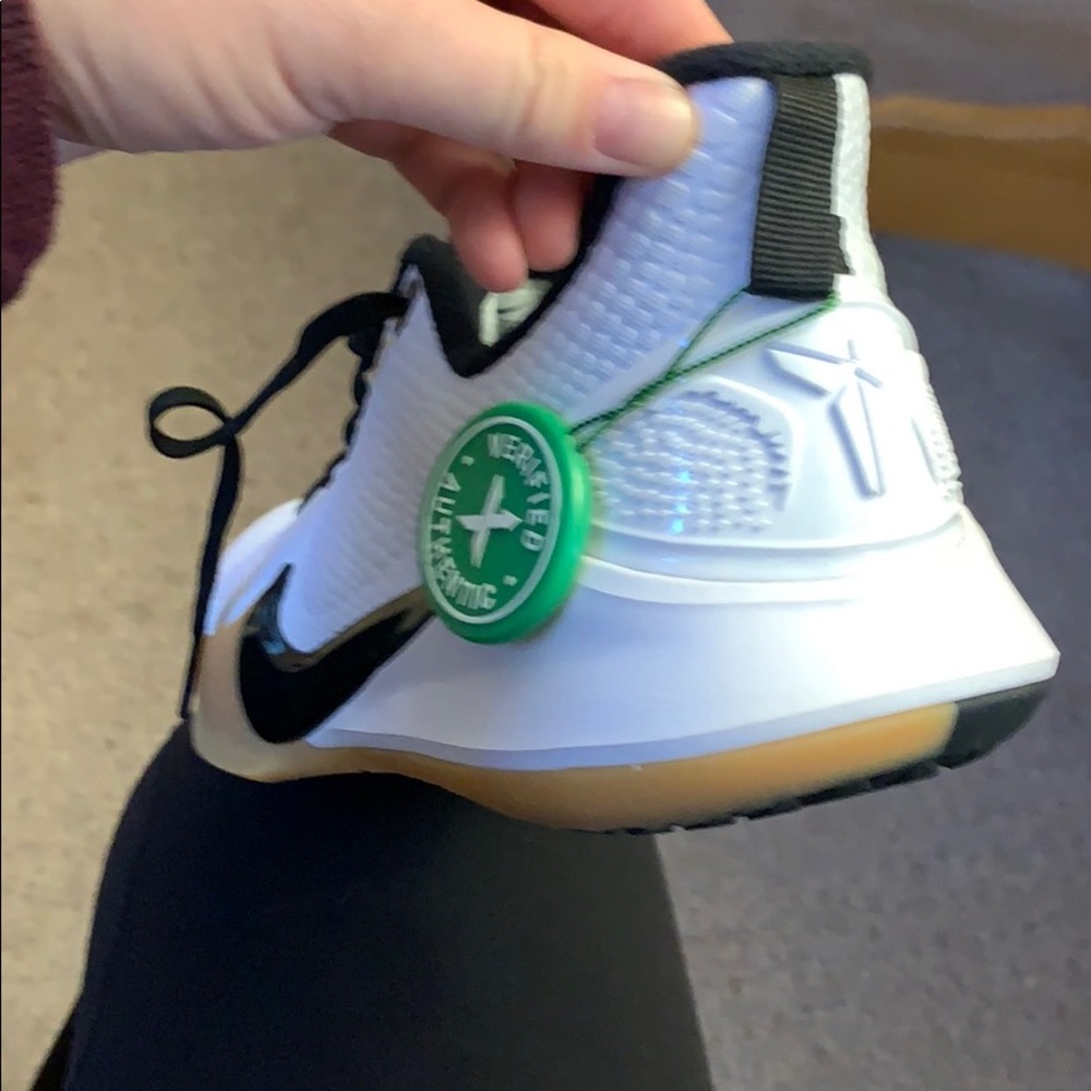8.5 Nike - Picture 2 of 4